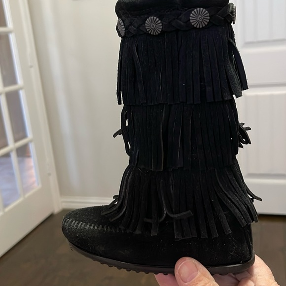 Minnetonka Children’s Suede 3-Layer Fringe Boot -Size 7 - Picture 5 of 7